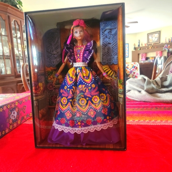 NWT 🩷 2022 Dia de los Muertos Barbie - Picture 2 of 4